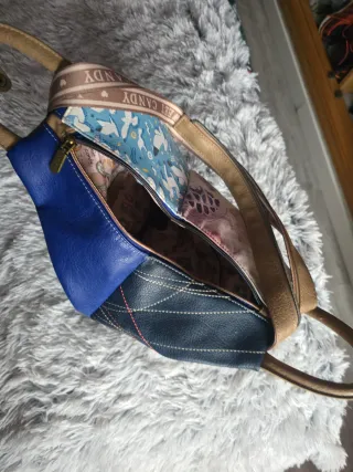 Bolso azul y blanco con estampado , mochila