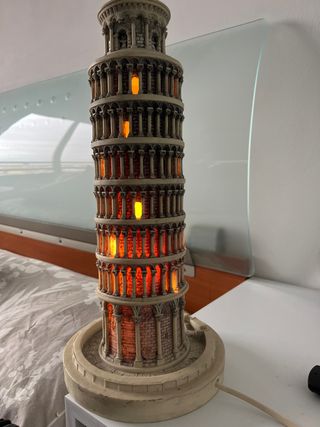 Lámpara Torre Pisa Beige 38cm con bombilla