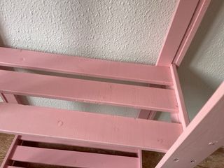 Estantería infantil de madera rosa