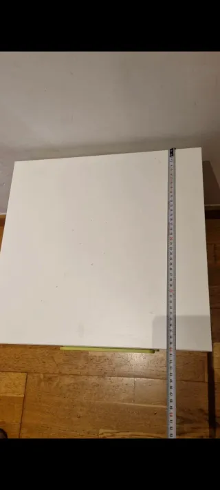 Cajonera blanca y ...de madera y plástico