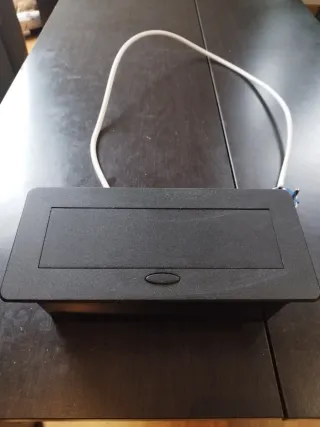 Regleta empotrable 2 enchufes + 2 USB