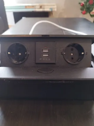 Regleta empotrable 2 enchufes + 2 USB