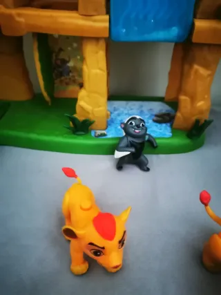 Juego de figuras y escenarios de El Rey León