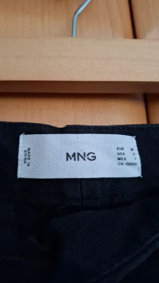 Pantalón de traje negro Mango