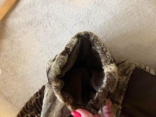 Abrigo de piel con capucha