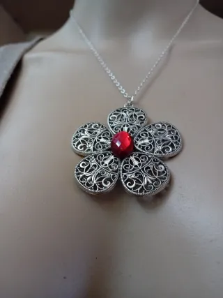 Collana fiore rosso e argento