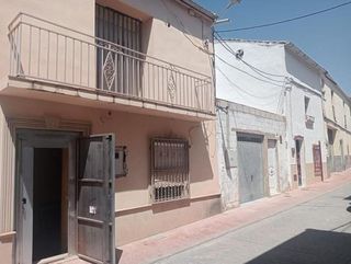 Casa adosada en venta en Mengíbar