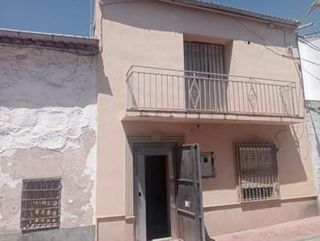 Casa adosada en venta en Mengíbar