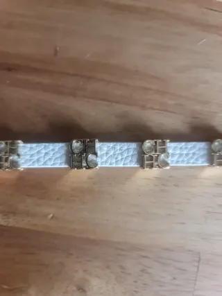 Pulsera CH Carolina Herrera Blanca y Dorada