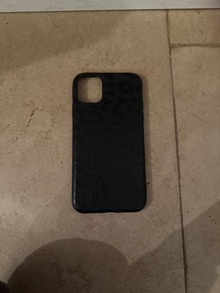 Funda móvil iphone 11 negra con estampado