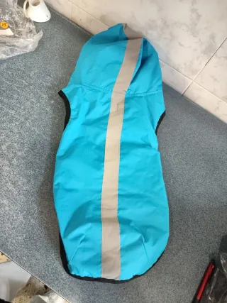 Traje impermeable para perro azul y gris