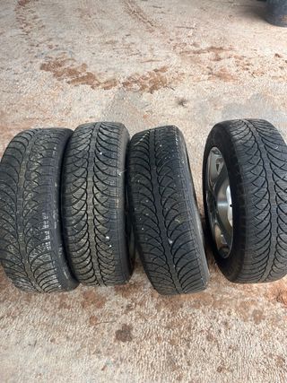 Llantas 15 con gomas Polo
