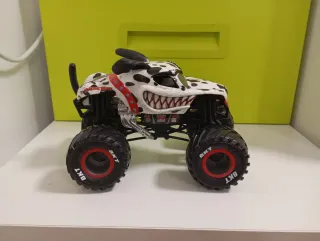 Coche monstruo perro dálmata