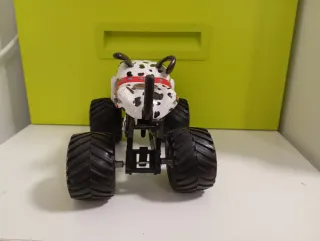 Coche monstruo perro dálmata