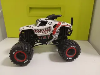 Coche monstruo perro dálmata