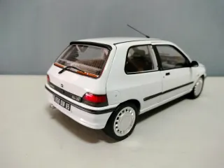 Maqueta Renault Clio 16V 1:18 NOREV