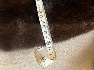 Abrigo de piel natural con capucha