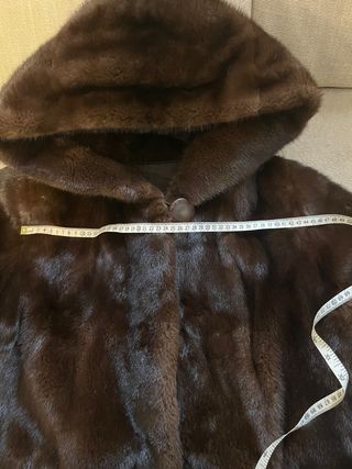 Abrigo de piel natural con capucha