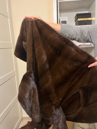 Abrigo de piel natural con capucha