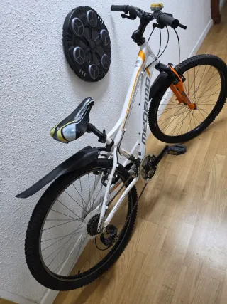 Bicicleta Megamo Blanca y Naranja