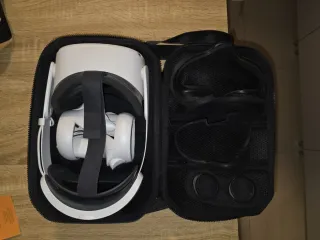 Oculus Quest 2 con base de carga