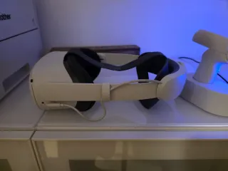 Oculus Quest 2 con base de carga