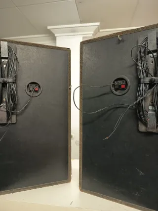 Altavoces JVC Negros y Grises