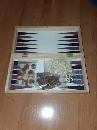 Tablero Ajedrez y Parchís con Piezas y Dados