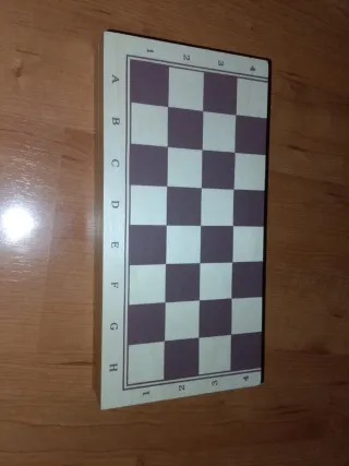 Tablero Ajedrez y Parchís con Piezas y Dados