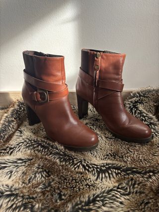 Botines Geox Piel Marrones Tacon Hebilla