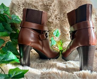 Botines Geox Piel Marrones Tacon Hebilla