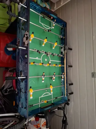 Futbolín con juegos incorporados