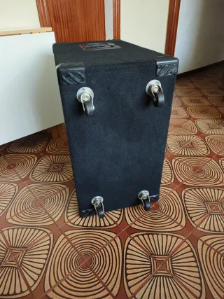 Pantalla bajo Hartke VX410 4x10” 400W8Ω con ruedas