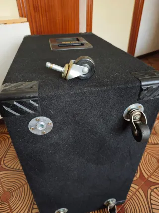 Pantalla bajo Hartke VX410 4x10” 400W8Ω con ruedas