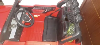 Coche eléctrico infantil rojo