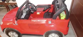 Coche eléctrico infantil rojo