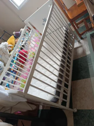Cuna bebé con colchón poco uso