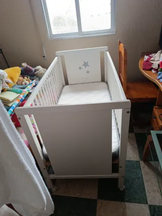 Cuna bebé con colchón poco uso