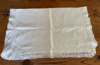 Caminho de mesa linho e renda antigo