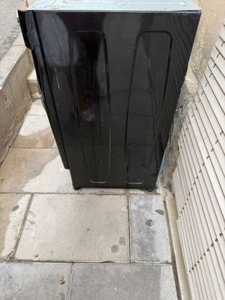 Lavadora Carga Frontal Negra