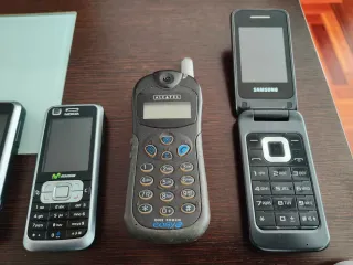 Lote de 11 móviles antiguos.