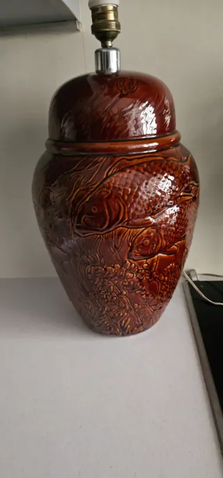 Lámpara de porcelana con peces