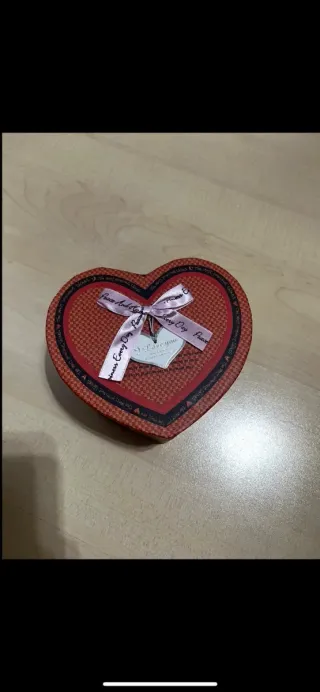 Scatola a forma di cuore nuova