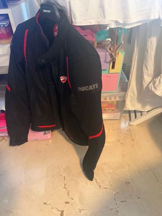 Chaqueta Ducati Negra y Roja
