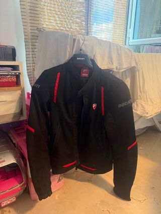 Chaqueta Ducati Negra y Roja