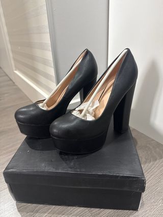 Zapatos de tacón negros con plataforma