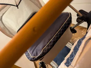 Carrito bebé reborn blanco y azul Arenas