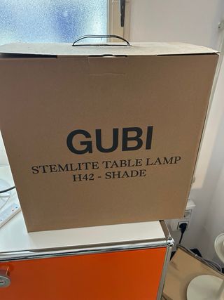 Lámpara de mesa Gubi Stemline Bill Curry