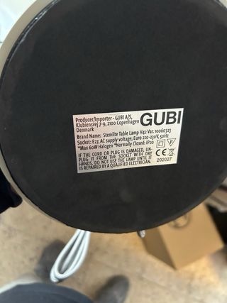 Lámpara de mesa Gubi Stemline Bill Curry