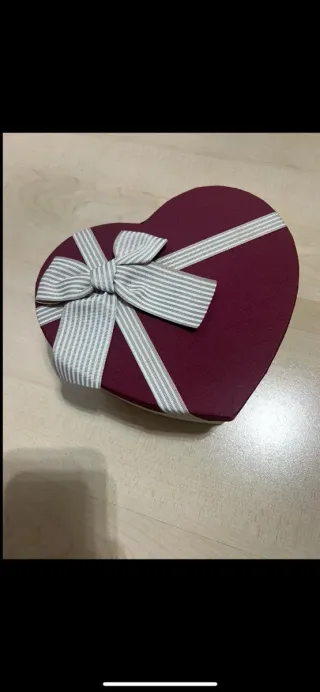 Scatola regalo a forma di cuore